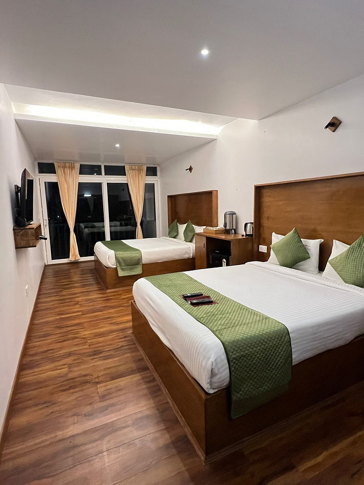 Luxury Room with wall-mounted television